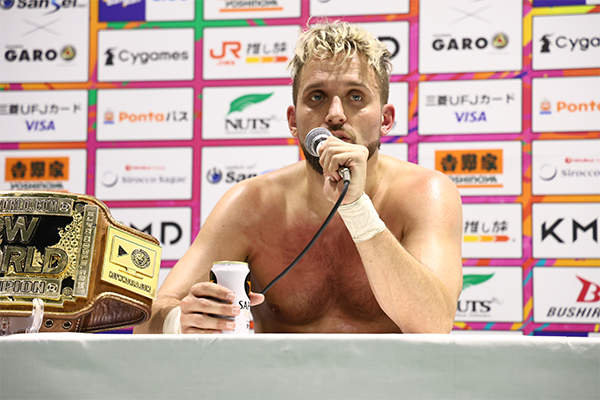 ELP「俺とクリスは永遠のボーンヘッド、そして仲間だ。クリス、I love you！2026年はもっと新日本プロレスのリングの上でお前が見られる事を願ってるし、俺もDDTに行きたいと思ってる。そしてヒロシ・タナハシ、生ける史上最高、最強の男。キミに乾杯」

njpw.co.jp/622375

#njwk20 #棚橋引退