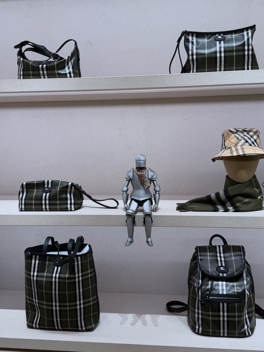 Jaampkanor2's tweet image. พาคุณแม่ช้อปปิ้งซะหน่อยครับ
Bright Vachirawit
#bbrightvc @bbrightvc
#bright