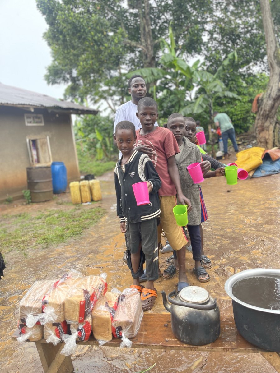 raiselight12's tweet image. Another day to thank Jesus for the daily bread at our shelter.
May Jesus bless every giver,may your hands never fail to receive, in Jesus’s mighty name.
I thank everyone who steps into the shoes of these poor children and chooses to sacrifice by giving to help .