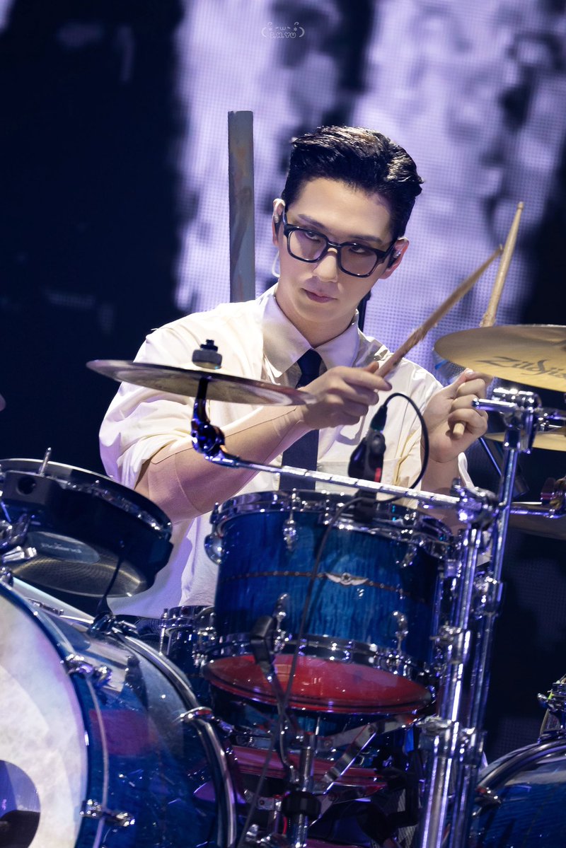 raresafespace's tweet image. Tanggal keramat Gunil pake kacamata bertambah 🫠
250504                                   260104