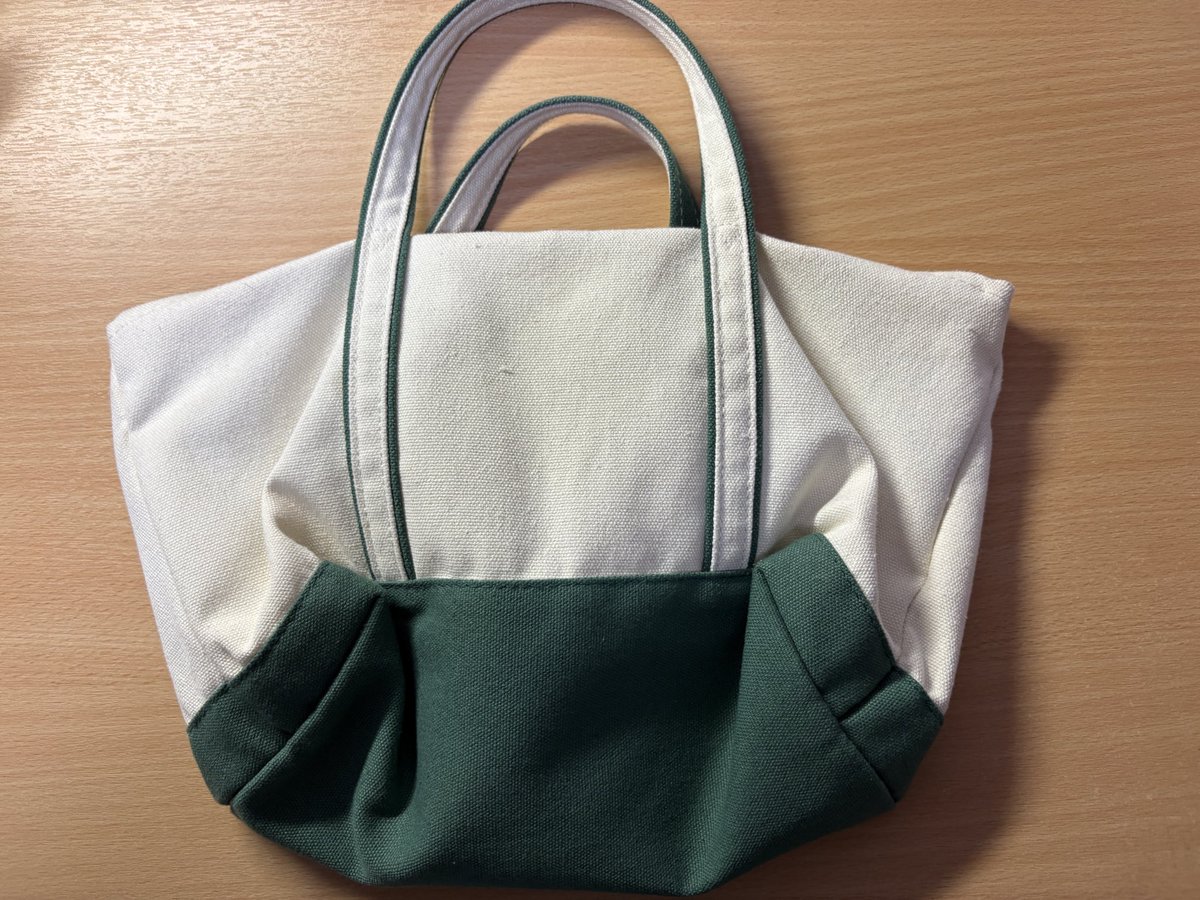 捨てたもの807。タリーズのハッピーバックのミニトートバック。1年間使い倒しました。キャンパス布地で当初は慣れなかったけど、段々と愛着が沸いてきました。お世話になりました。 #一日一捨