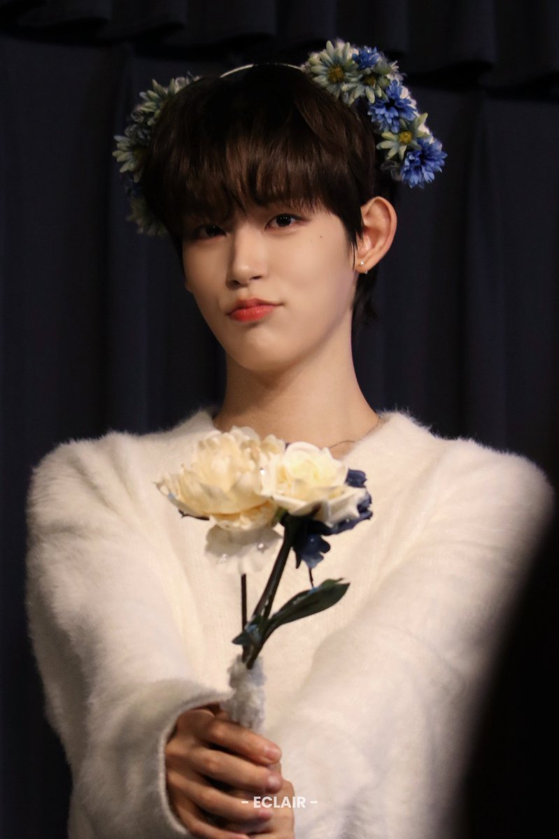 ᴇᴄʟᴀɪʀ tweet media