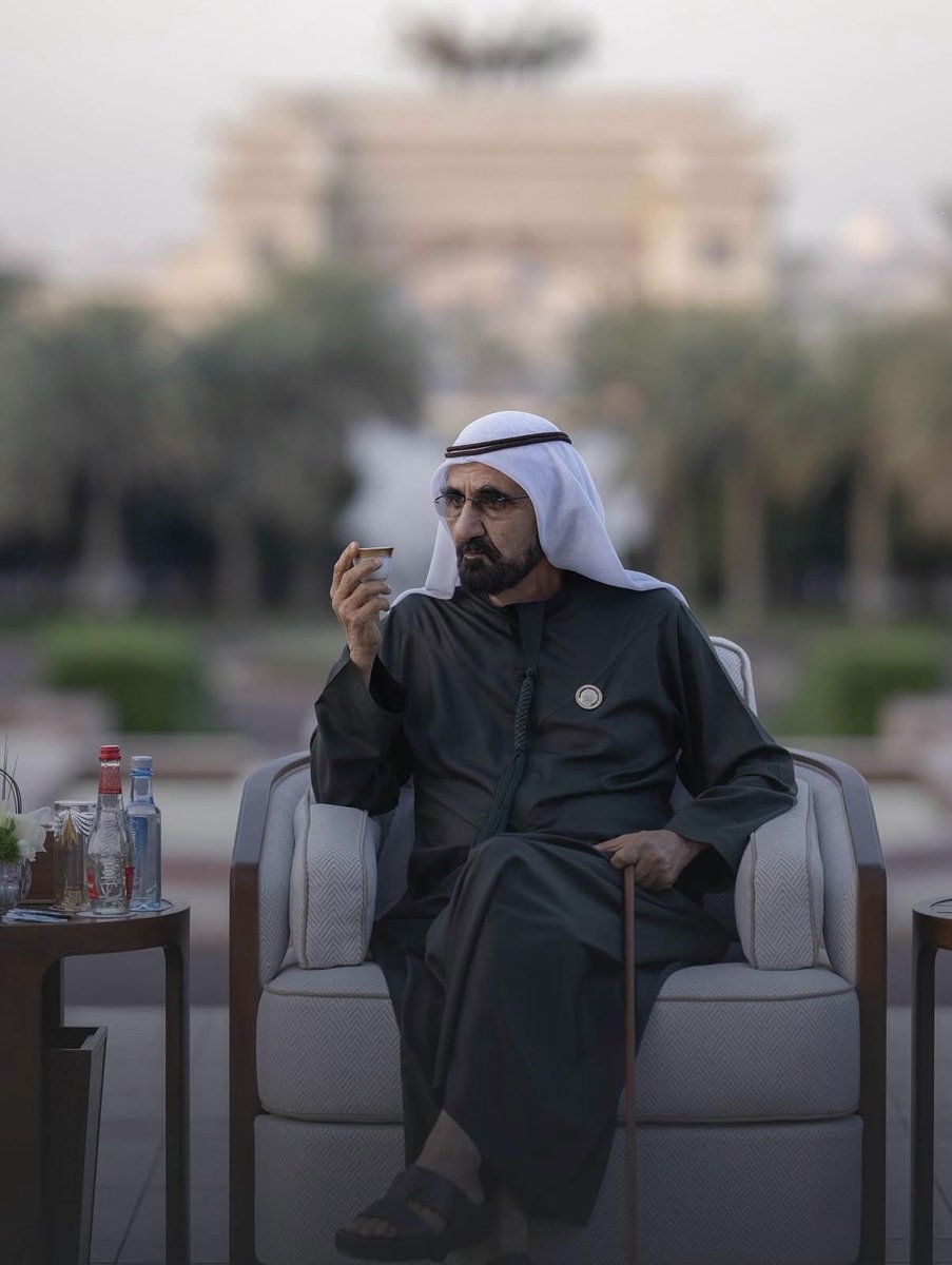 عشرون عاماً من القيادة والحكمة والعطاء،
قائد سبق زمانه، روّض المستحيل، وجعل الطموح أسلوب حياة.

حوّل دبي من مرفأ بسيط إلى أيقونة عالمية،
تتربع على عرش مدن العالم، ويحلم الجميع باستنساخها.

بوراشد
قائد مُلهم، ومدرسة حقيقية في القيادة والابتكار،
وقصة نجاح نقلت الإمارات إلى مستوى