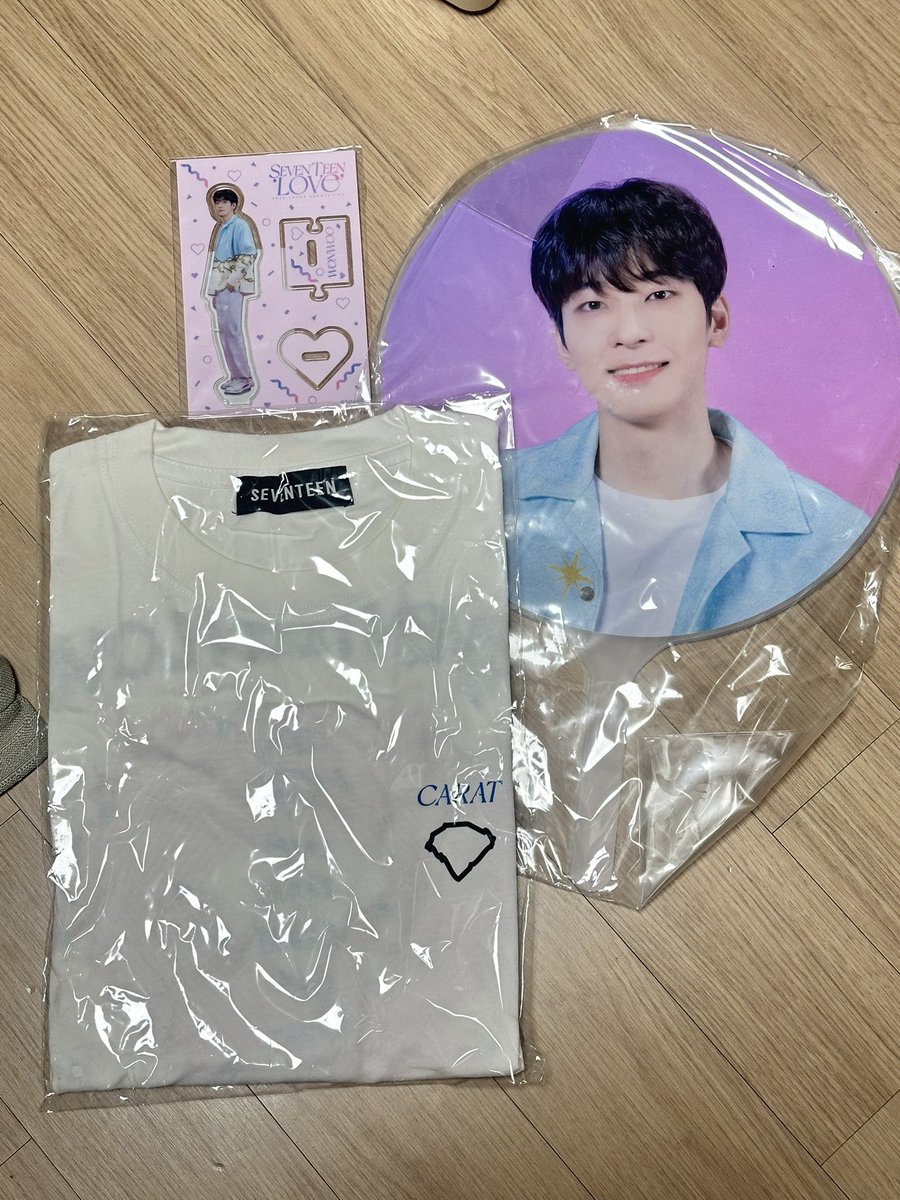 jugobatgi's tweet photo. 세븐틴 일본 JAPAN ‘LOVE' MD 원우 양도

아크릴 스탠드 1.2
티셔츠(L) 1.0

일괄구매시 2.0

세븐틴 svt 원우 굿즈 승철 정한 지수 준휘 순영 원우 지훈 명호 민규 석민 승관 한솔 찬 https://t.co/9ImjR0tFbH