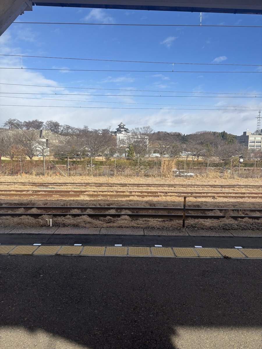 5ma24626's tweet photo. 年末は入れなかったのでホームからの白河小峰城🏯 https://t.co/vQ3w5kdWj0