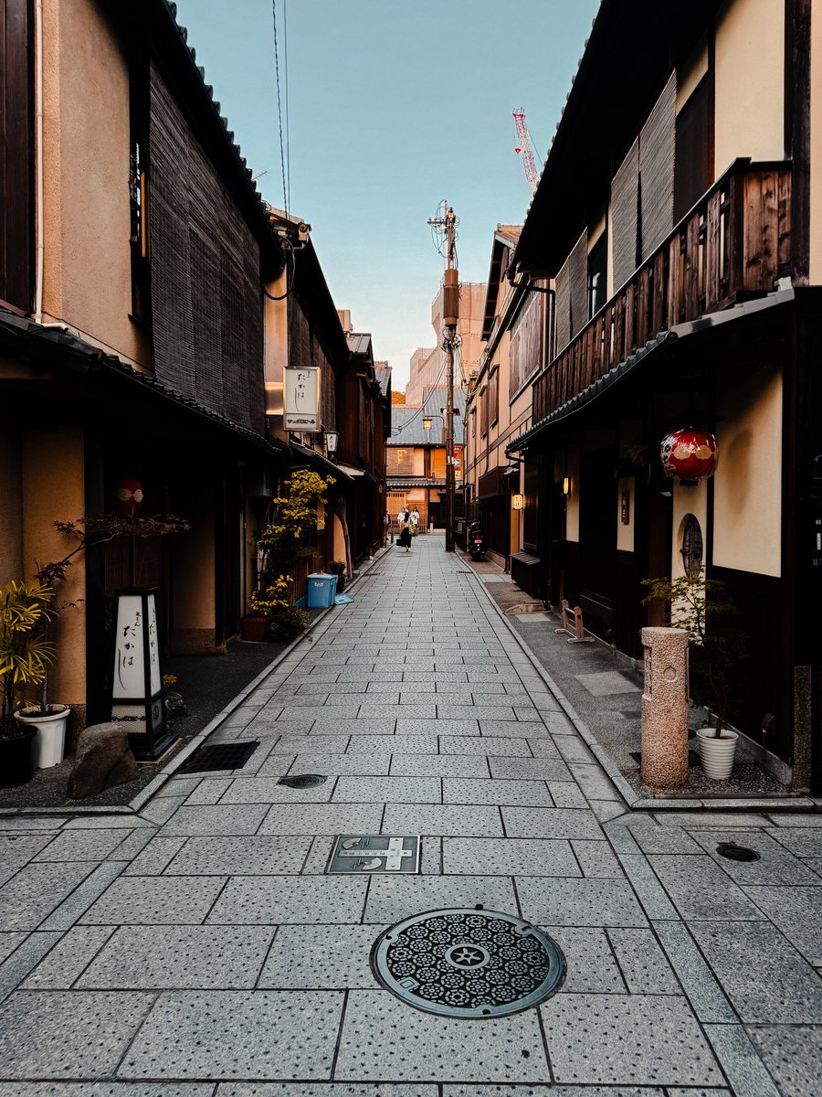 Evenings in Tokyo on iPhone 🇯🇵
