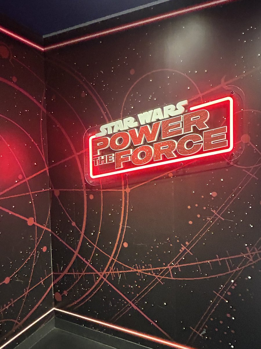 久しぶりの東京駅。 特に目新しいものは無し。