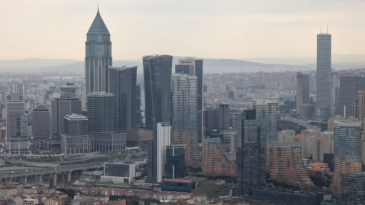 Finans Merkezi ve çevresinde finans merkezi emekçilerinin yaşadığı şehir. 

Fotoğraflar anlatıyor.