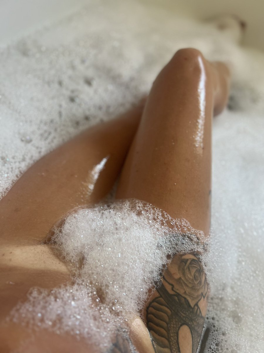 It’s hot in here.. Wanna see? 🫦

onlyfans.com/nikkivip
