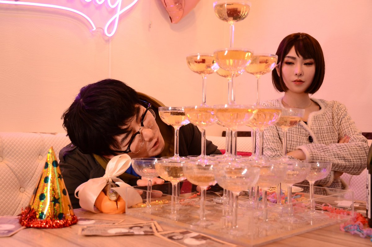 #年越し一番誕生日新年会2026
シャンパンタワーすげぇな～💚こぼれてる分だけでも飲ませてくれねぇかな～ここら辺ｼﾞｭっと……🍾✨
……………。
サっちゃんの視線が冷たすぎて泣きそうだぜ……😢