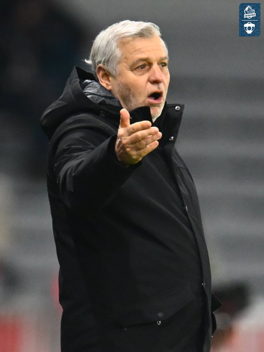 Footballogue's tweet image. Le clan du LOSC 𝗔 𝗖𝗢𝗠𝗣𝗟𝗘𝗧𝗘𝗠𝗘𝗡𝗧 𝗖𝗥𝗔𝗤𝗨𝗘́ envers Eric Wattellier après le carton rouge d'Alexsandro hier soir ! 🤬🤬

👉 Bruno Genesio à la mi-temps : "Depuis hier y'a que des m*rdes, c'est pire encore que l'année dernière, 𝗟𝗨𝗜 𝗖'𝗘𝗦𝗧 𝗟𝗘 𝗡𝗨𝗠𝗕𝗘𝗥…