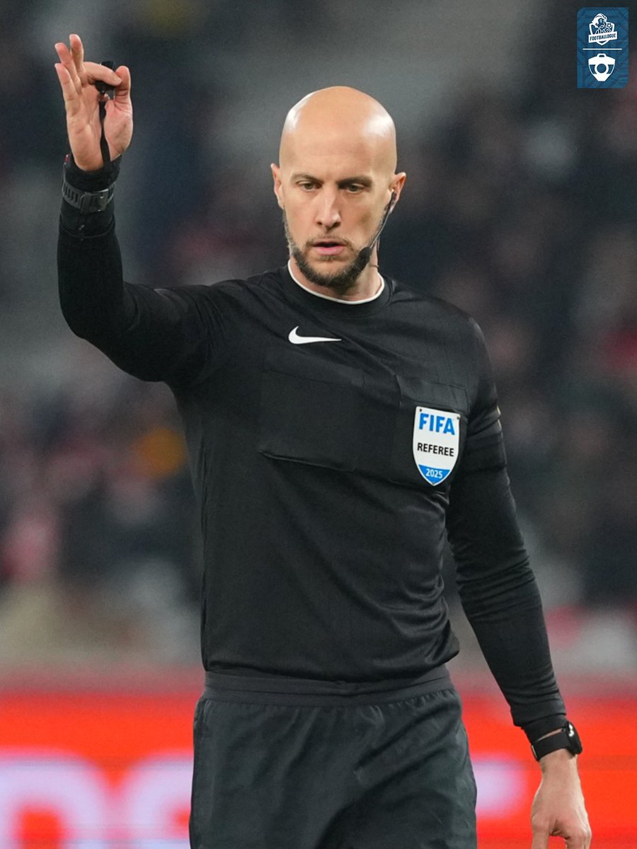 Footballogue's tweet image. Le clan du LOSC 𝗔 𝗖𝗢𝗠𝗣𝗟𝗘𝗧𝗘𝗠𝗘𝗡𝗧 𝗖𝗥𝗔𝗤𝗨𝗘́ envers Eric Wattellier après le carton rouge d'Alexsandro hier soir ! 🤬🤬

👉 Bruno Genesio à la mi-temps : "Depuis hier y'a que des m*rdes, c'est pire encore que l'année dernière, 𝗟𝗨𝗜 𝗖'𝗘𝗦𝗧 𝗟𝗘 𝗡𝗨𝗠𝗕𝗘𝗥…