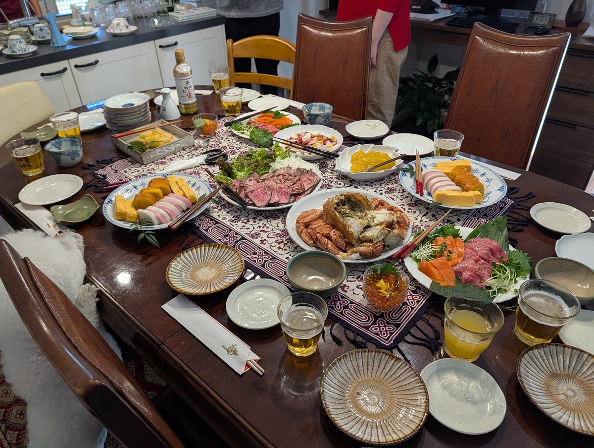 昨日は親と自分の兄弟が集まって新年会🎍
楽しかったのか子供は「かえらない！！！」と大騒ぎ。毎年恒例の光景。怖い人くるよ！と脅して家に帰らせてるけどいつまで続くやら😵‍💫気持ちを言葉に出来るとまた変わるのかなとは思う。子供の今年の目標！
#正月