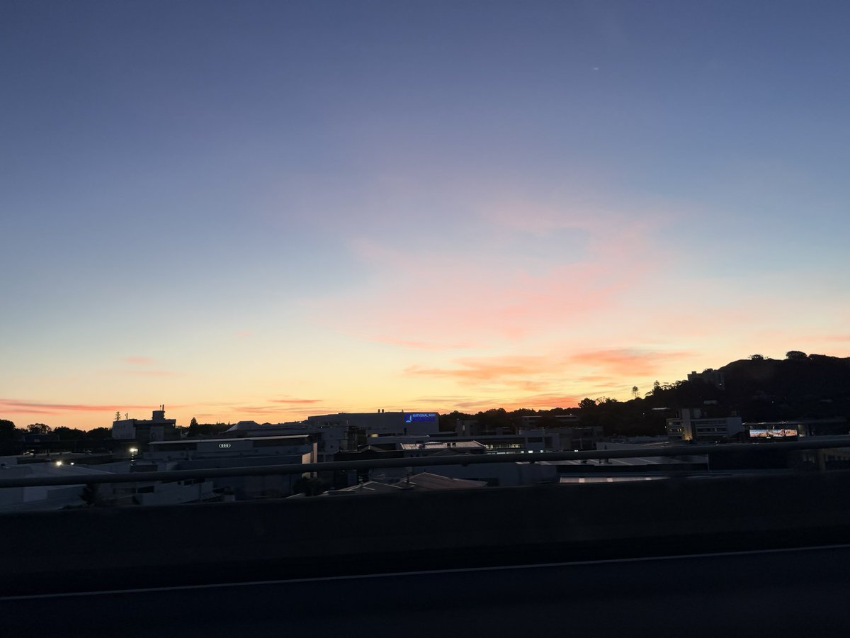 女神异闻录P3P5同人透明人间卢布朗手记，雨下个不停-酸性点阵的魅力何在？-动漫徽章/立牌-淘宝好物网, image size:1200x900