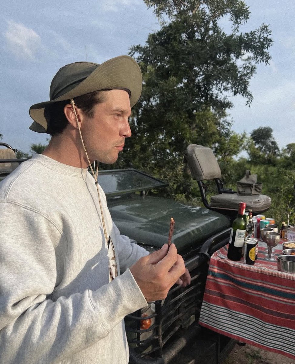 PIERClVAL's tweet image. Some views you travel for. Some you sit across from and never want to leave.