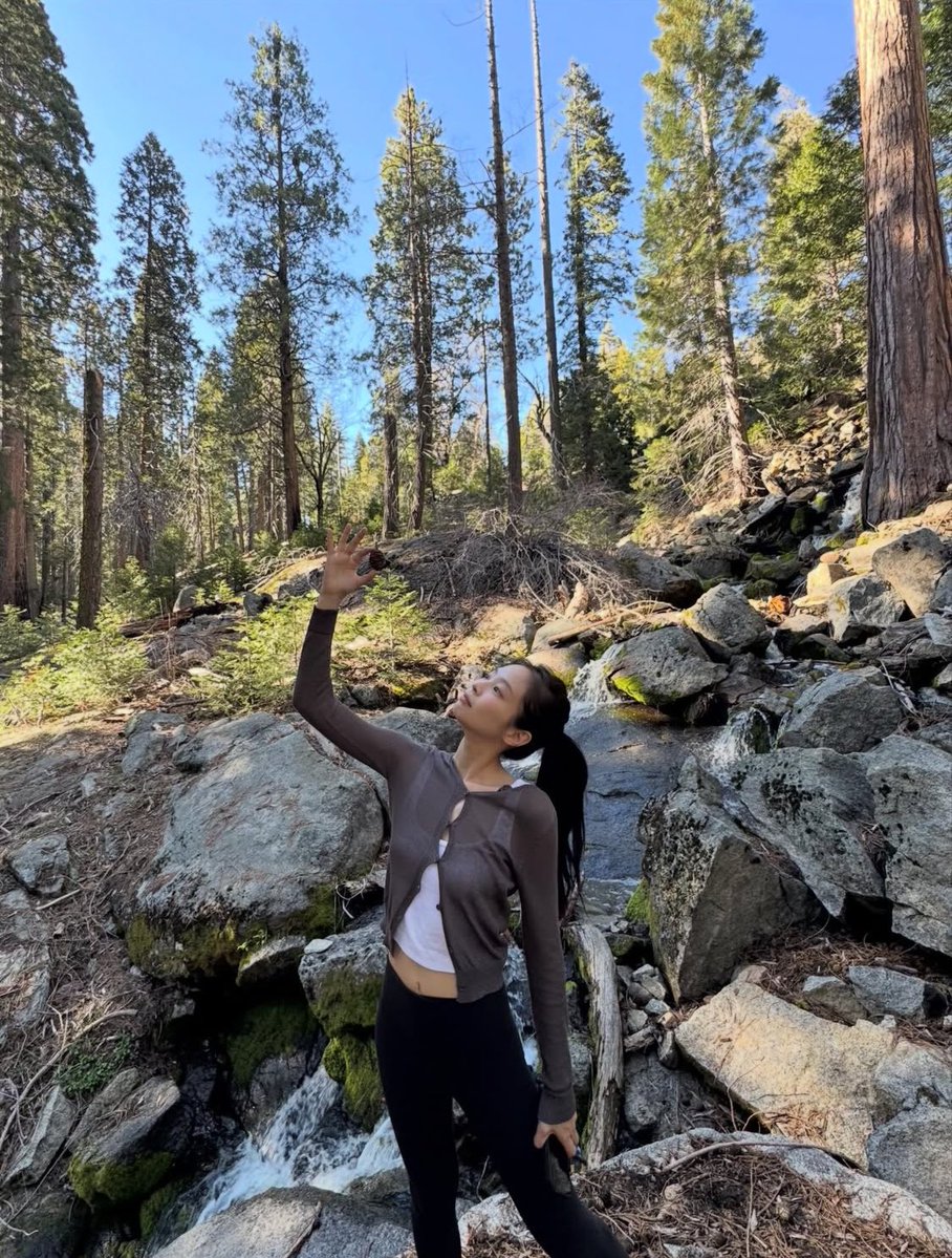 PIERClVAL's tweet image. Some views you travel for. Some you sit across from and never want to leave.