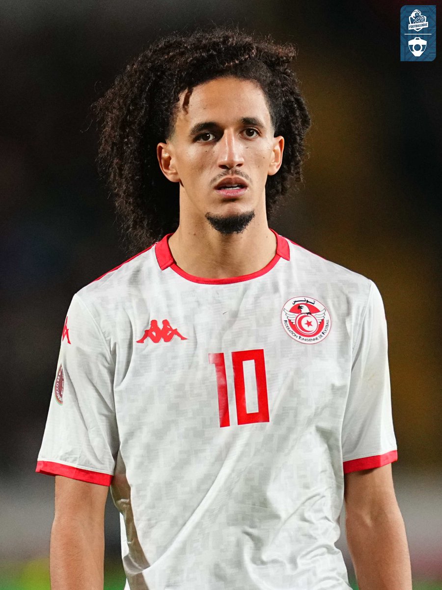 Footballogue's tweet image. 𝗟'𝗛𝗢𝗡𝗡𝗘̂𝗧𝗘𝗧𝗘́ d'Hannibal Mejbri qui a lâché un 𝗘́𝗡𝗢𝗥𝗠𝗘 𝗖𝗢𝗨𝗣 𝗗𝗘 𝗚𝗨𝗘𝗨𝗟𝗘 après l'élimination de la Tunisie hier soir ! 😳😳🇹🇳

"Il y a énormément de talent en Tunisie, mais on est en retard. Quand on voit l’Algérie, le Maroc… 𝗧𝗢𝗨𝗦 𝗟𝗘𝗦 𝗣𝗔𝗬𝗦…
