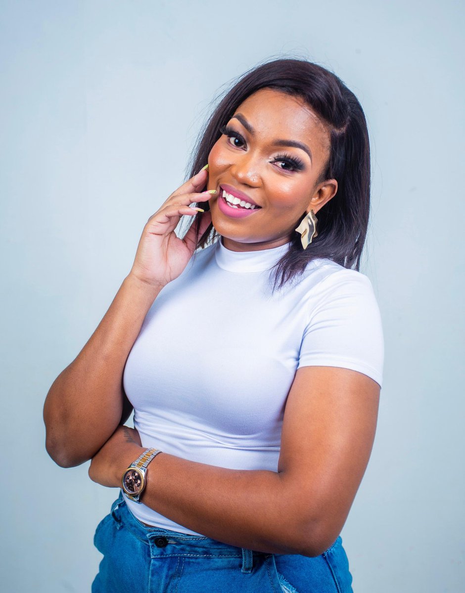 Please help my niece to get a new job. A hardworking and reliable professional with over 6 years of experience in customer service,retail sales &amp; administrative roles. She has strong skills in sales support,office administration,inventory management &amp; customer relations, and work