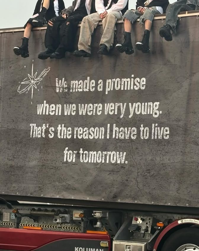 blueblossoming's tweet image. •*⁀➷ not new to #booktwt!

✧.* 18, she/her, desi
✧.* litfic, classics
✧.* favs: god of small things, tpw, tsh, rote, mieko kawakami, demon copperhead, beloved, catcher in the rye, p&amp;amp;p, stoner, etc.
✧.* soon beginning asoiaf
✧.* kpop (esp txt)

♡/rt to be moots!