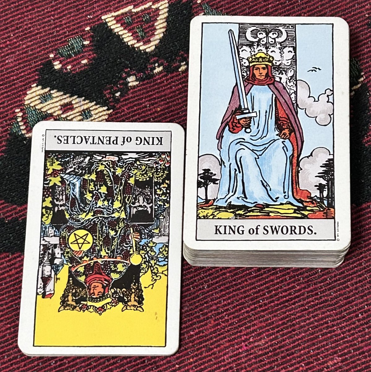 1月5日をウエイト版タロットで占うぞ♪ 👻神楽先輩の独り言カード 顕現・ソードのキング 潜在・コインのキング 勢いですよ！