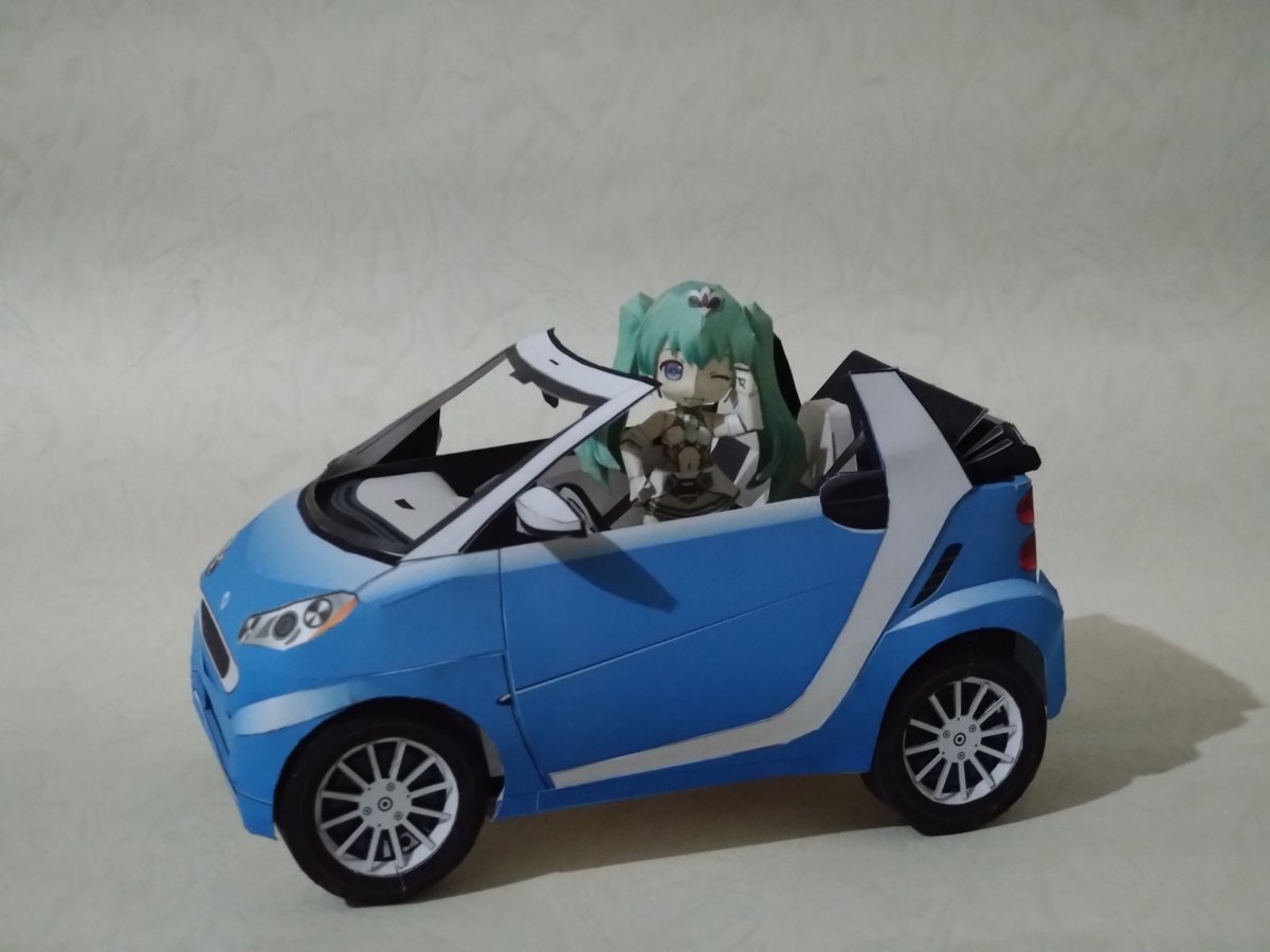 1.作品名稱：Mercedes Benz Smart Cabrio - Light Blue ver.Julius Perdana
2.圖紙來源：paper-replika.com/index.php/vehi…
3.圖紙張數：A4*10
4.完成尺寸：18cm1*2cm*11cm
5.用紙種類及輸出方式(噴墨或雷射或...)：噴墨
6.製作時間：有時間即製作

#紙模型
#Mercedes Benz Smart
#papercraft