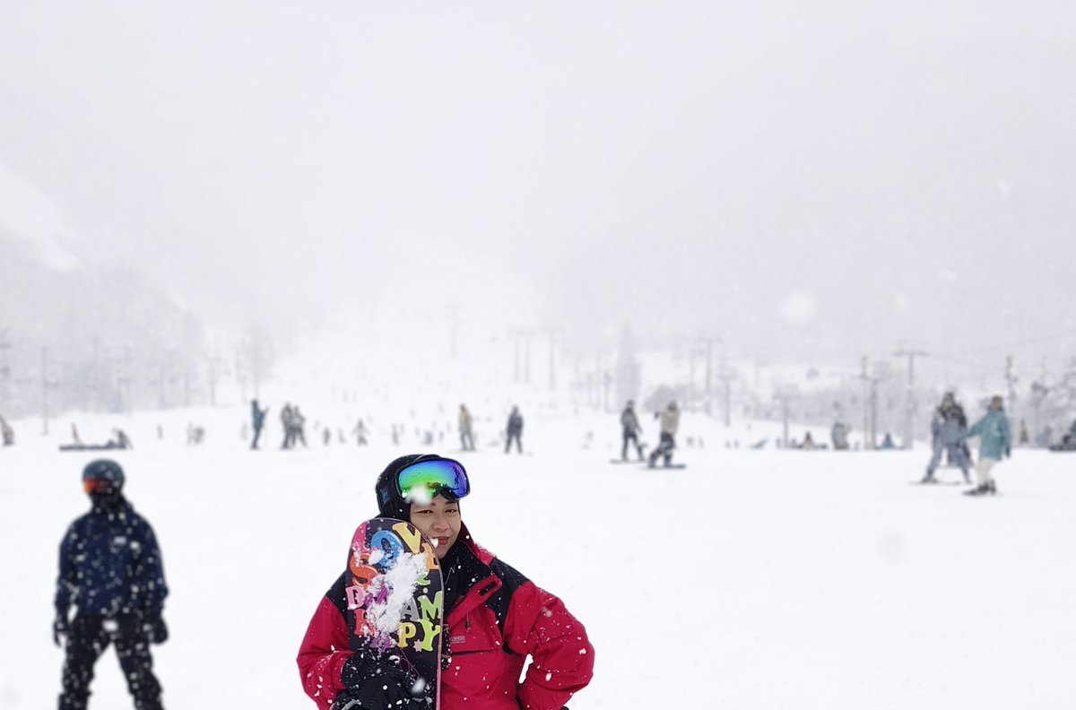 Open trip Hakuba (PP)
¥12.000 dari komagane nagano
(pick up point depan apato perlengkapan snowboard lengkap)
Chairlift 
Aku ambil ½ hari

Sekali jalan ¥1.000
½ hari ¥8.000
Seharian ¥9.500
Makan 
¥4.000 (makan kenyang)
belum jajan minimarket
Murah kok, walau high season ❄️