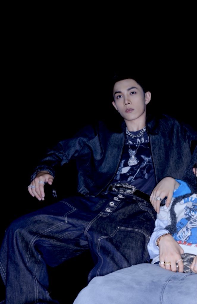 rinasours's tweet image. Black haired Ryul ✮⋆˙#LNGSHOT #률