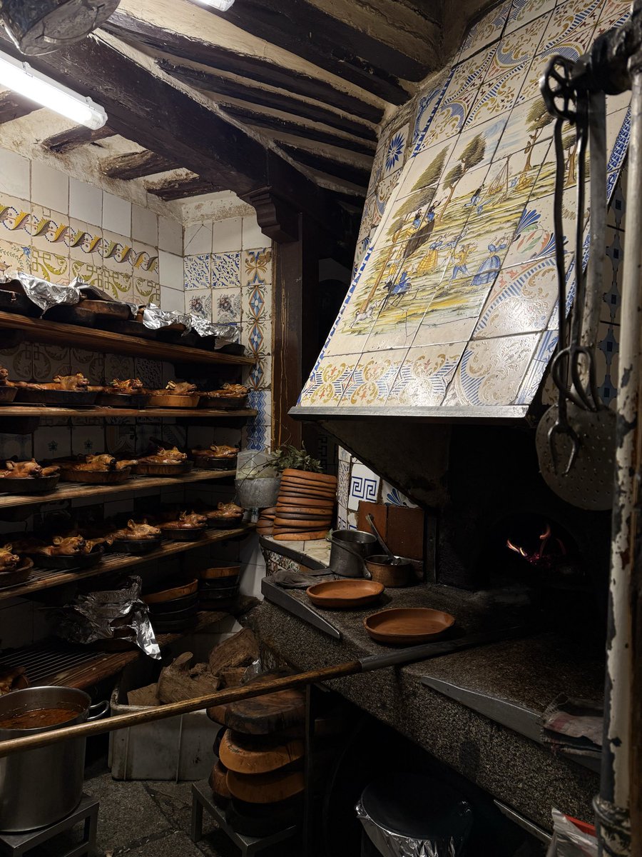 progressivedesf's tweet photo. Did you know Restaurante Botín in Madrid is the oldest restaurant in the world? Founded in 1725 and recognized by Guinness Records, it’s famous for its legendary cochinillo asado cooked in the original wood-fired oven. A true piece of history! 🔥 #Madrid #OldestRestaurant #Botin https://t.co/FF6P3J1wAu