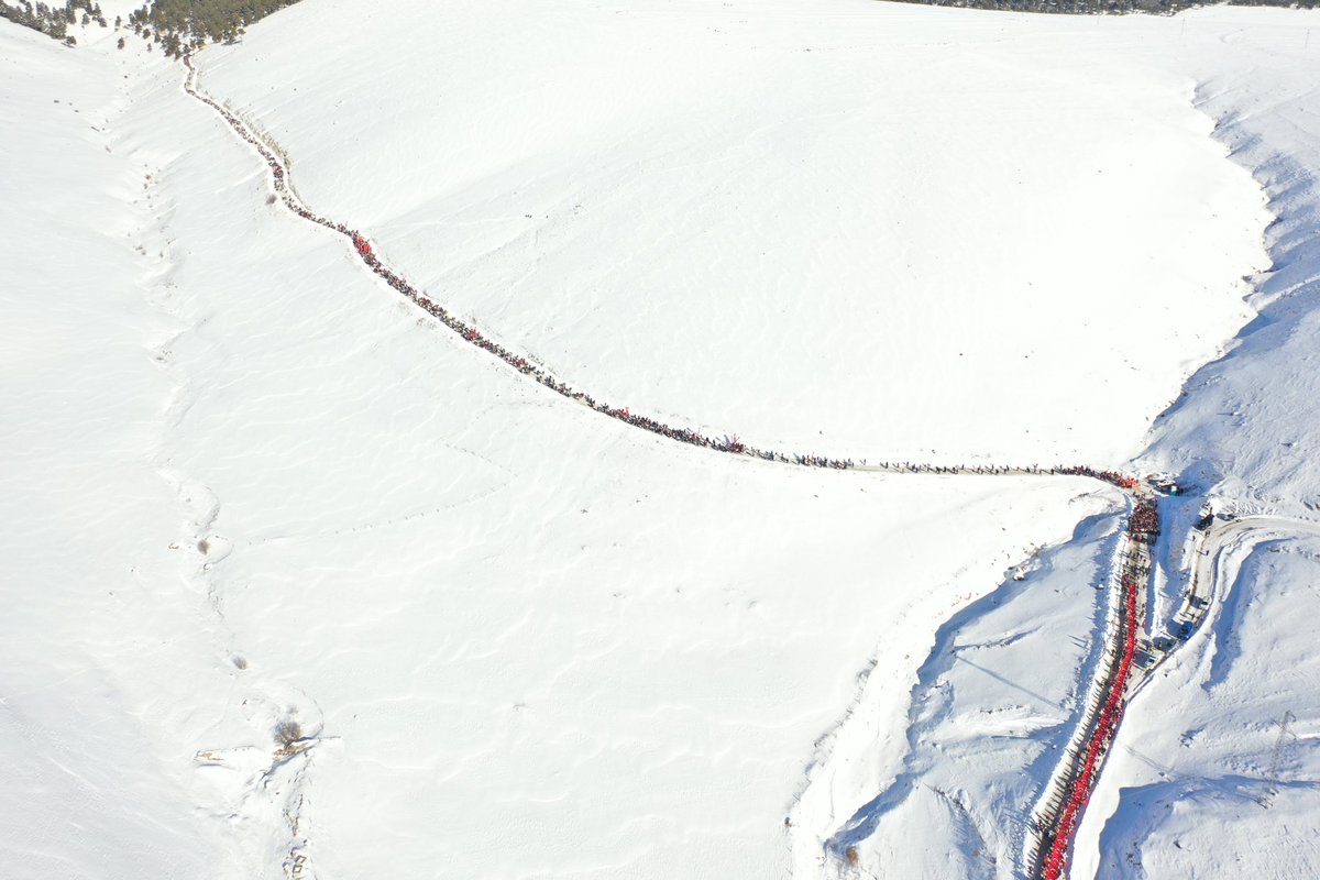 111 yıl önce kara kışı göğüsleyenlerin, vatanımız ve bayrağımız için inançla, teslimiyetle can verenlerin iz bıraktığı yollarda yürüdük.

Hep birlikte, omuz omuza...🇹🇷

Aziz şehitlerimizin ruhu şâd olsun. 

#BuTopraktaİzinVar