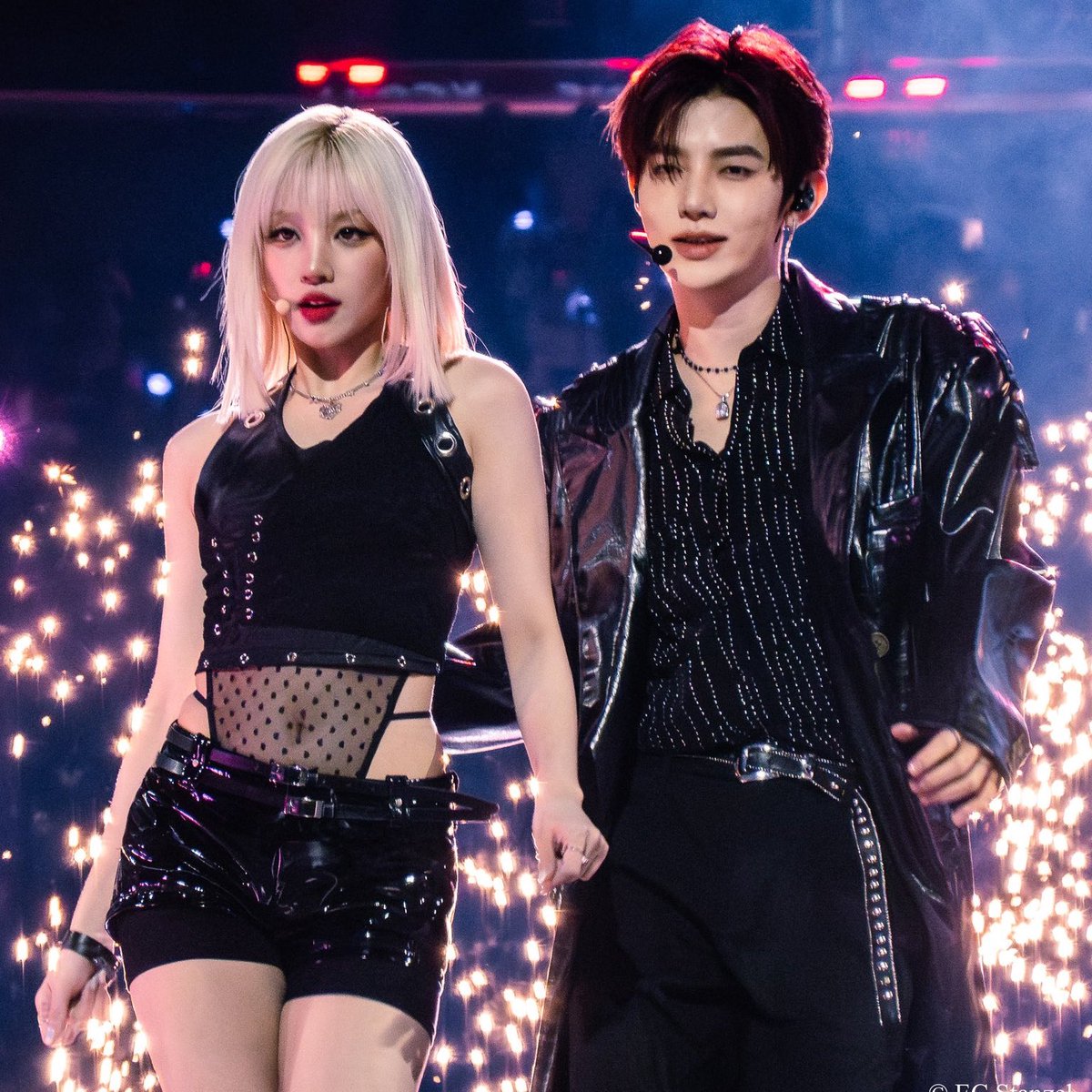 jangpilled's tweet image. kinda really impressed that hes in character in all the photos that were taken of this performance