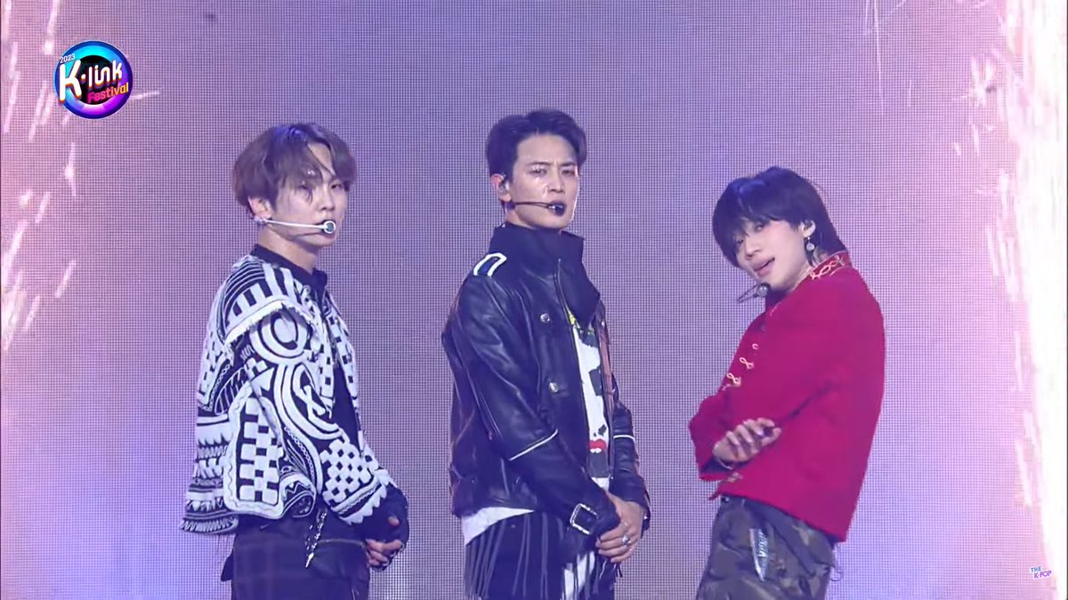 jj226v6's tweet photo. SHINee served the crowd well once again. And shawols were loud af. I am proud of you all! https://t.co/Oy8delxynw