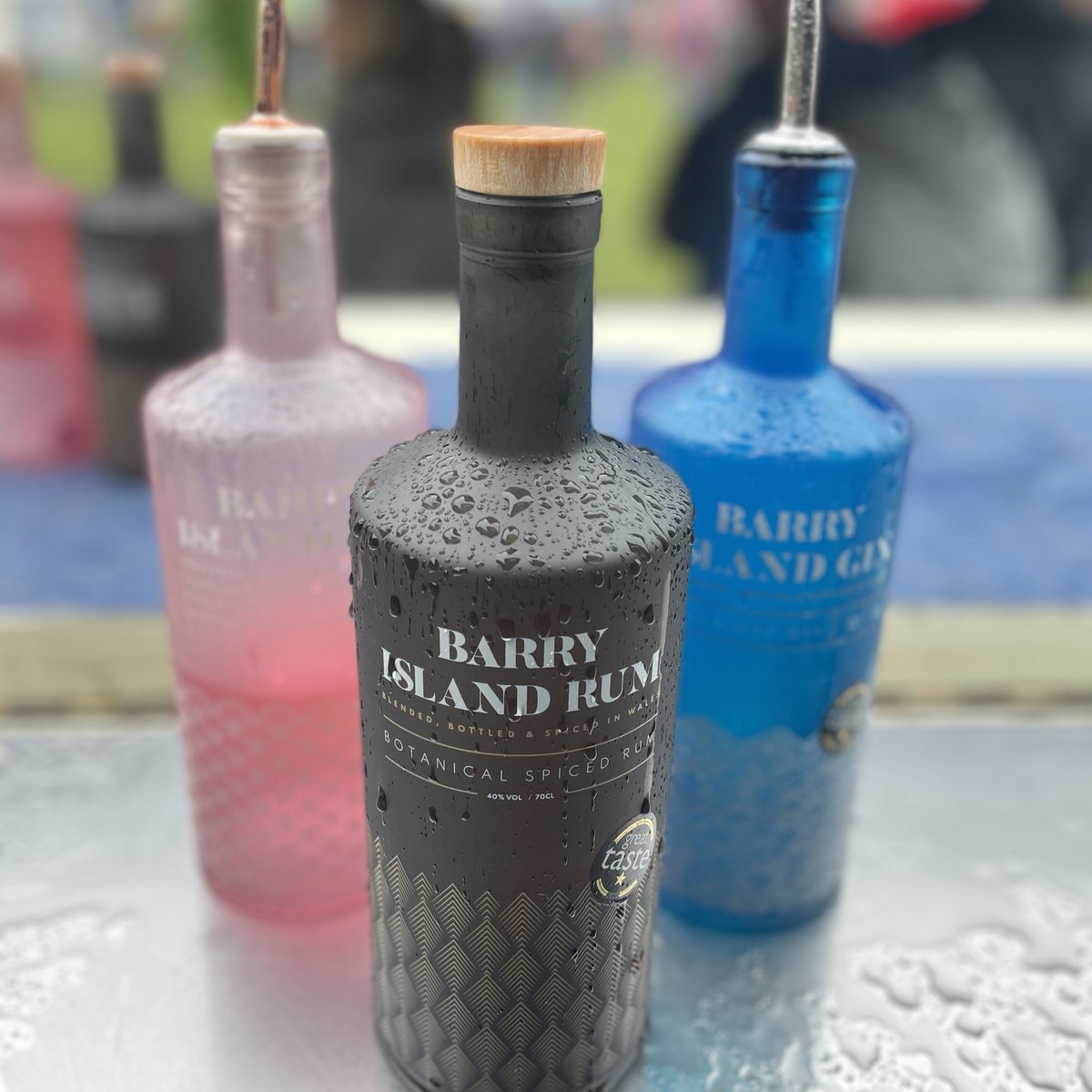 A damp start in Cardiff at Riverside market today (safe to say our gin might be the only thing that’s dry 😆) but it’s brightening up so why not come and see us at <a href="/cdffarmersmkts/">Cardiff Farmers Markets</a> to top up your gin, rum and vodka supplies before Christmas