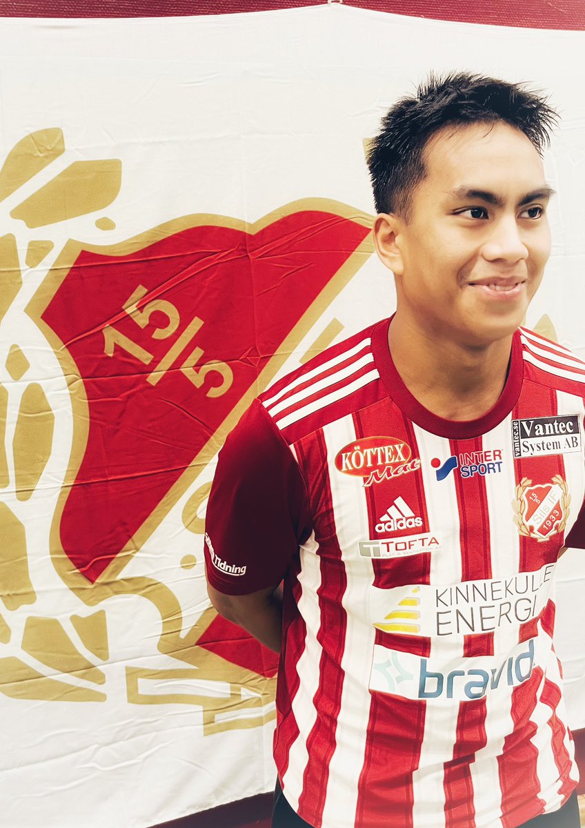 🔥Ultras önskar en glad andra advent🎅🏻🕯️

Idag vi andra ljuset tänder. 
David Lindh kommer med slutna händer. 
Mörkret skingras av ljuset han sprider, 
han kommer med budskap om ljusare tider. 

Välkommen David Lindh 🤝🥰 
#Ettrödtjutshjärta🍷❤️