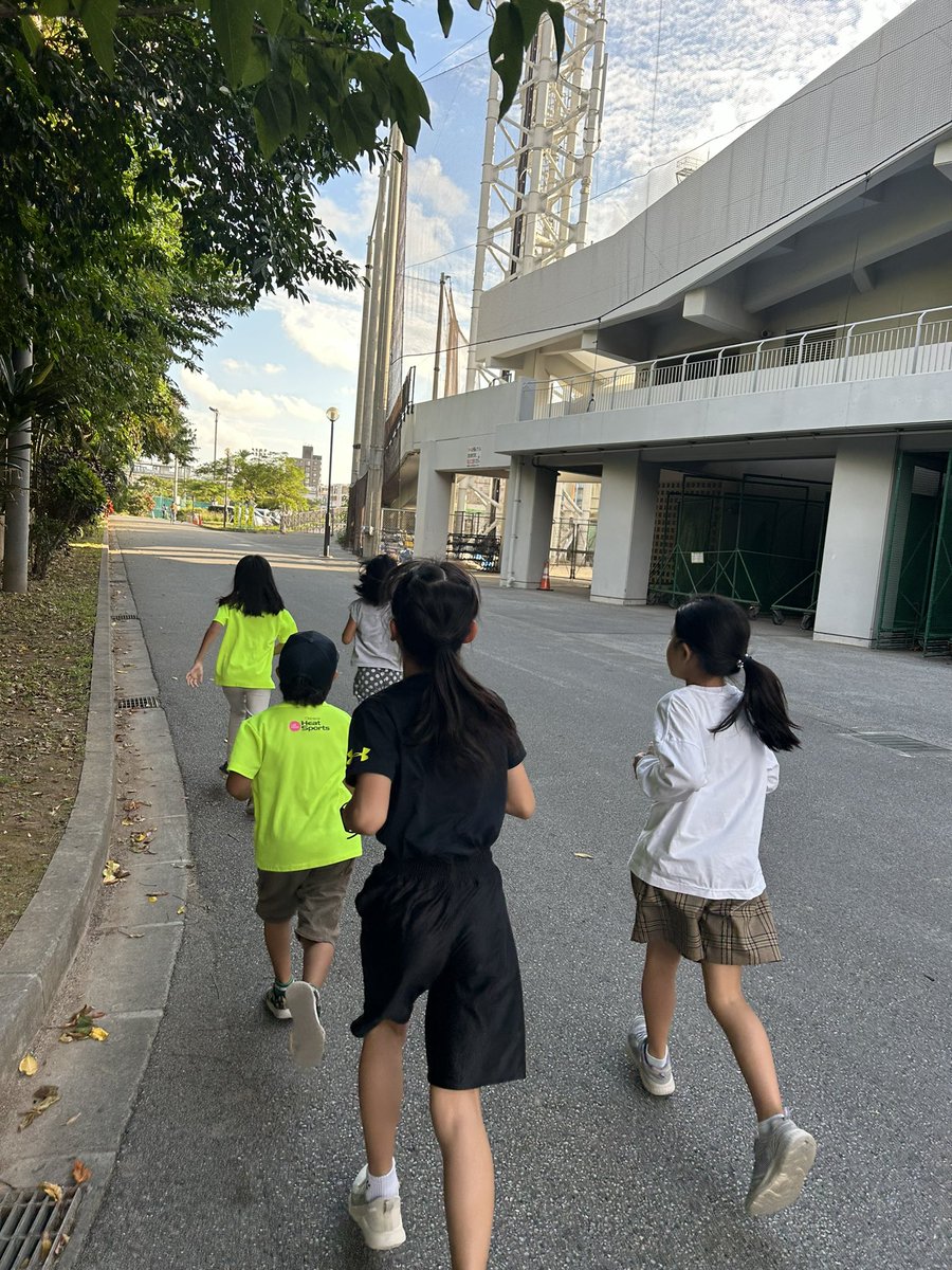 fi85CfEfsUGBElF's tweet image. 夕方ラン🏃‍♀️今日は奥武山でやってるキッズクラスのクラブ様に娘が体験2回目の参加✨見守りで3㌔私も参加👍その後1周走って、大人クラス様にお声掛け頂き私も混じってドリルとランしました🎵お世話になりました🙇‍♀️🍀

 #BTRC  #奥武山公園   #那覇市