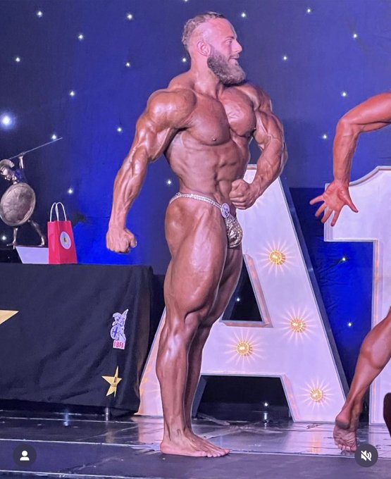 Side &lsquo;relaxed&rsquo; 💪🏽🍆 https://t.co/XNtjoOTpbd https://t.co/le9DdAdWgO