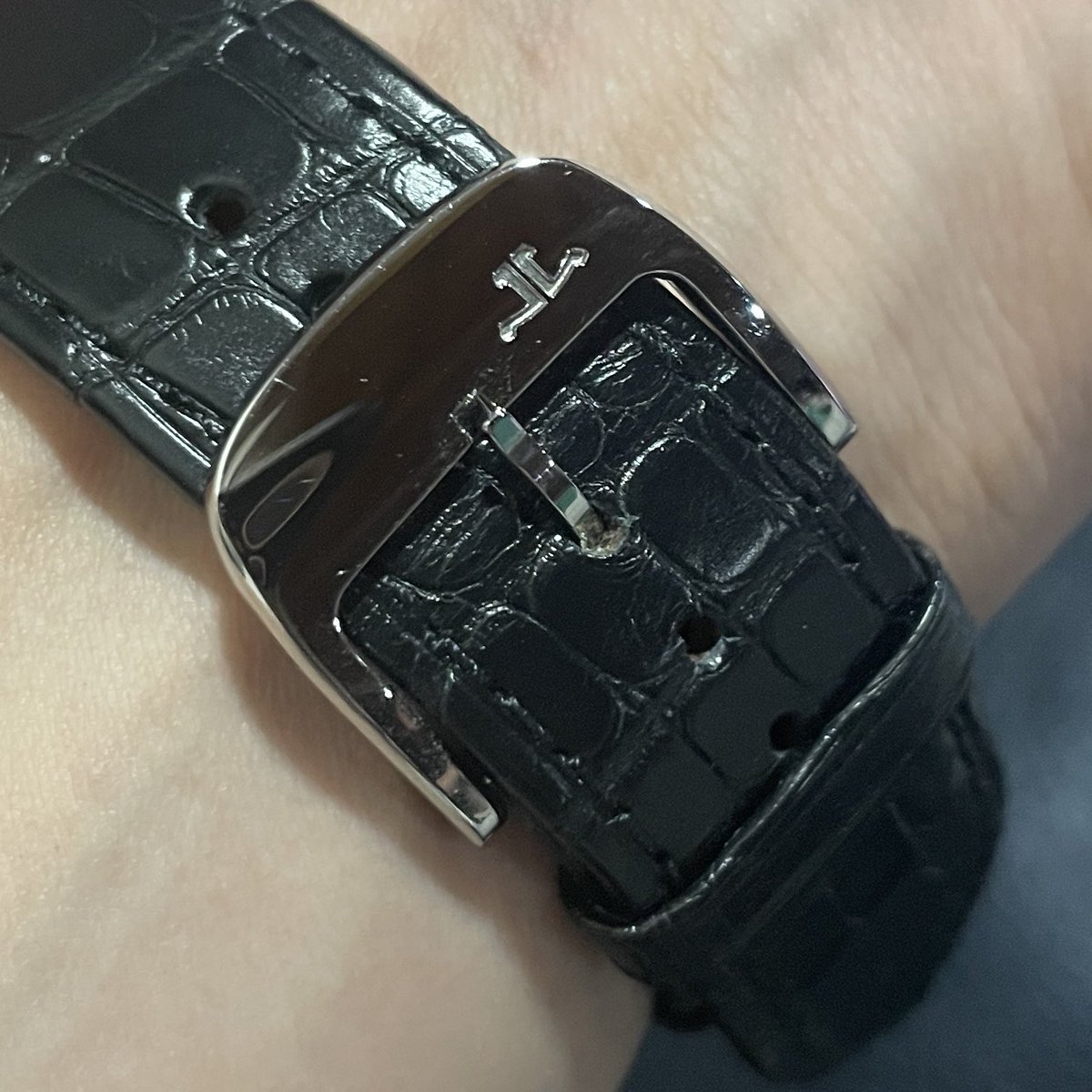 good45x's tweet photo. 購入以来
無くしてしまってたバックルがさっき見つかりました
ので、購入以来純正バンドに替えてみたら、
結��硬い…
#ジャガールクルト
#レベルソ https://t.co/QhVoie1lEo