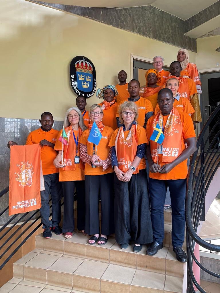 🕊 En clôturant ces 16 jours d'activisme, rappelons-nous que le changement commence par nous tous. Ensemble, nous sommes des agents du changement. 💪🧡 #SuèdecontreVBG #16Jours #Pasdexcuse #ÉgalitéEnAction #StopVBG