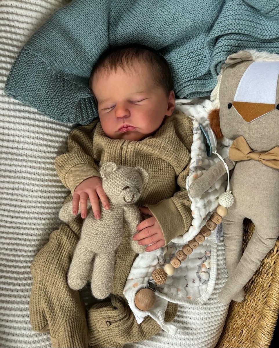 SandersSte40425's tweet photo. Y'all welcome my baby Chandler aka John John 😊

#artist #art #artwork #newbornbabyFOR #rebornforsale #reborndolls #reborns #lifelikedolls #rebornbabyforsale #customreborn https://t.co/sPfJDoP5QG