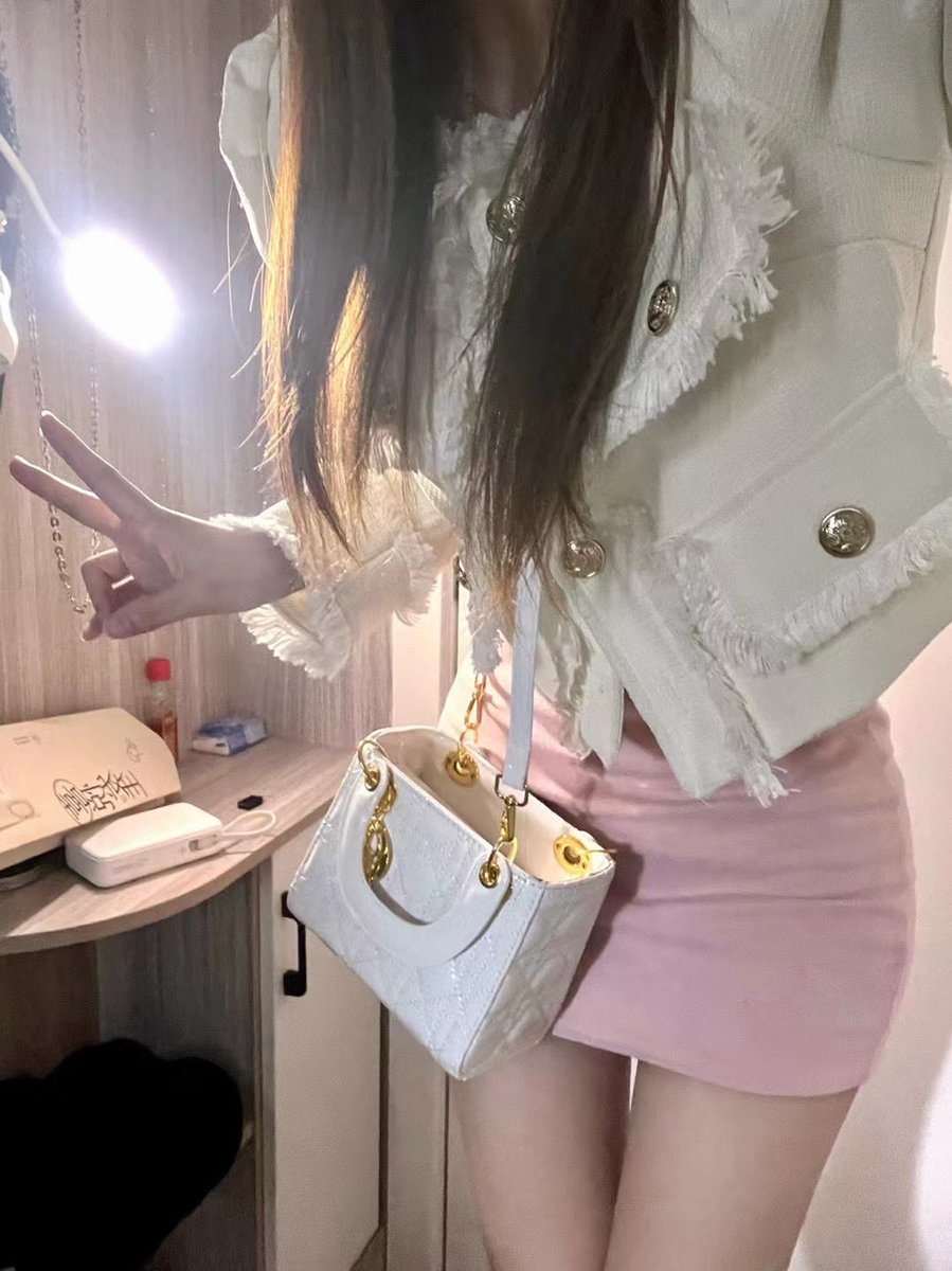 important009's tweet image. 原来22年才是颜值巅峰😭😭😭#反差少女  #郑州