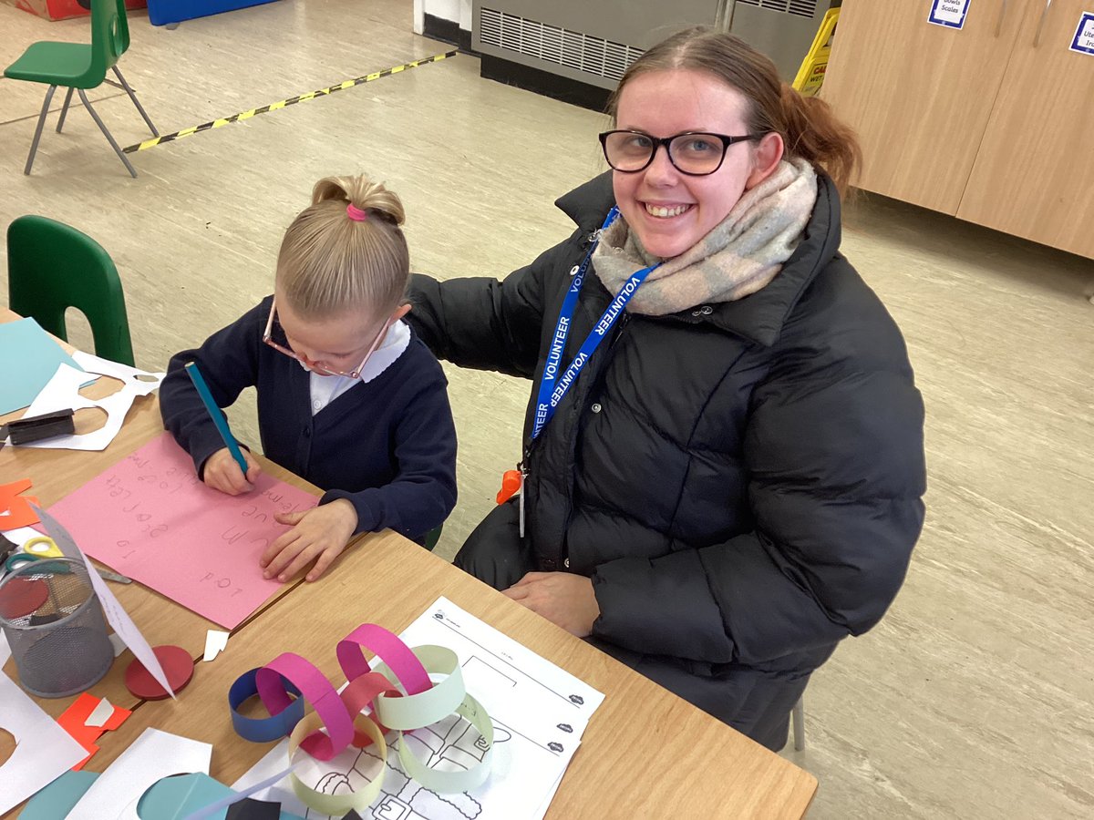We invited parents to a Christmas craft afternoon for year 1 and Reception. Let’s get glittery ✨✨