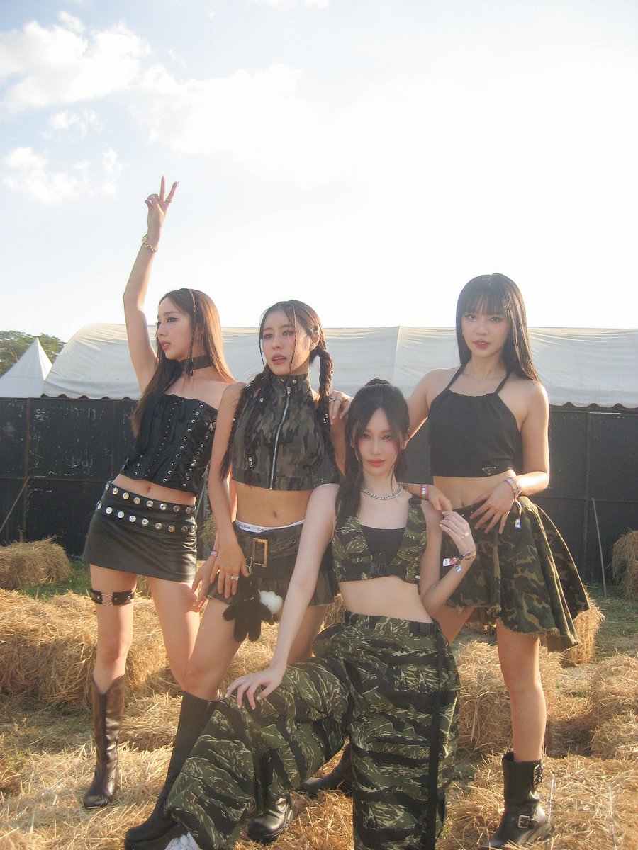 janeeeyeh's tweet photo. Have so much fun today🤍
#bmmf13 #SIZZYGIRLGROUP https://t.co/jjPfTbNidq