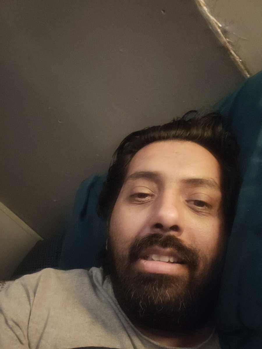 Ipoloman75's tweet photo. So ready for sleep. https://t.co/Wf8tI8KttP