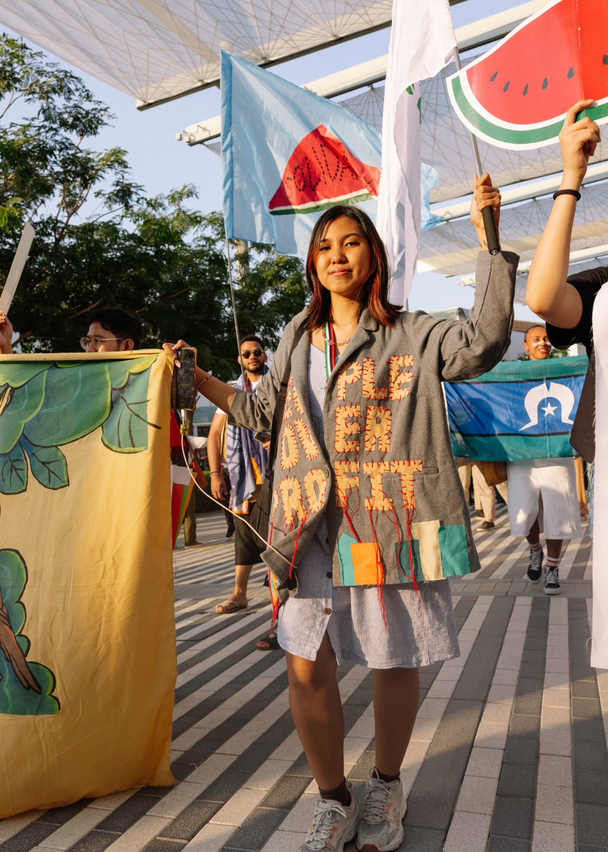 Greenpeace's tweet photo. On the Global Day of Action at #COP28, civil society marched inside the UN venue for climate justice and human rights because we demand a world safe and fair for all 🌏
@mariejacquemn /Greenpeace https://t.co/uRh0m9xzad