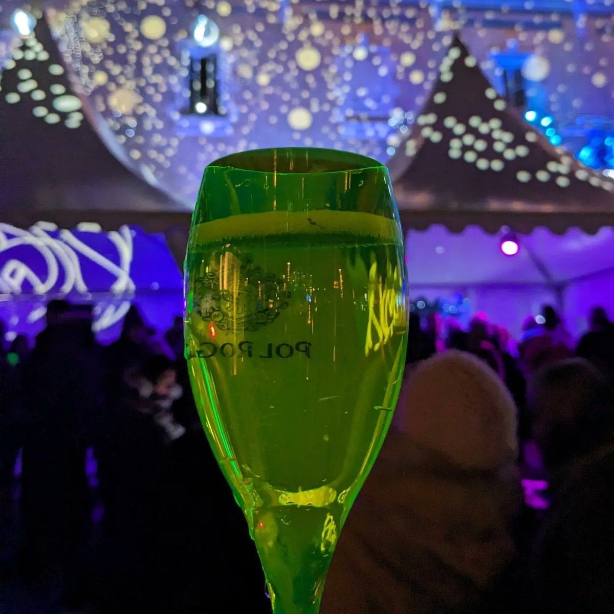 #HabitsdeLumière '23  : Toujours la magie des couleurs, des animations ✨ de la musique et des bulles 🥂pour plus de 50 000 personnes sur l'Avenue de #Champagne d' #Epernay !