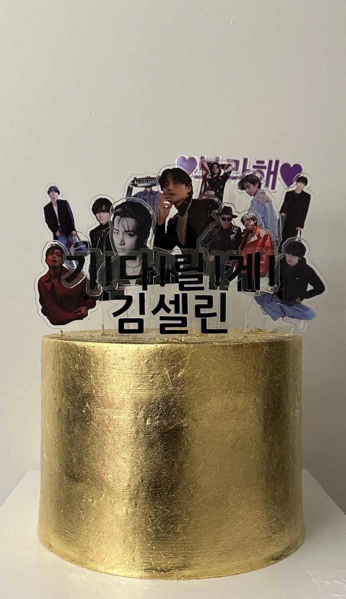 archiveforthv's tweet photo. "I'll go and come back!  

[on the cake] 
💜borahae💜
we! will! wait! for! you! 
KimCeline https://t.co/NTNopNWjLK