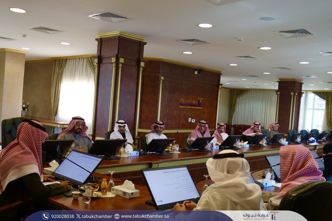 tabukchamber's tweet photo. #أخبار_الغرفة |

نظمت #غرفة_تبوك اليوم بالتعاون مع #الهيئة_العامة_للنقل ورشة عمل بعنوان "تقديم خدمات النقل التعليمي وفق معايير الجودة والسلامة" بحضور ملاك ومالكات المدارس والمهتمين بشأن النقل بالمنطقة.
وهدفت الورشة إلى التعريف بخدمات النقل بأعلى معايير الجودة والسلامة التي حددتها اللائحة المنظمة لنشاط النقل التعليمي و الإشتراطات الأساسية لمماسة النقل التعليمي، وخطوات اصدار التراخيص اللازمة.

#بيت_أعمالكم 
#Tabukchamber
#home_of_your_business