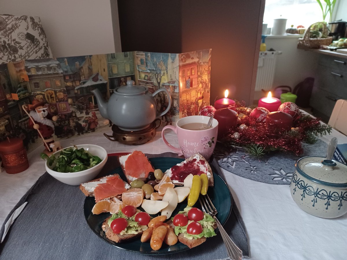 Brunch am 2. Advent, euch allen einen friedlichen Sonntag. 
#MalwiedereinFrüstuck
#Brunch
#gesundundlecker