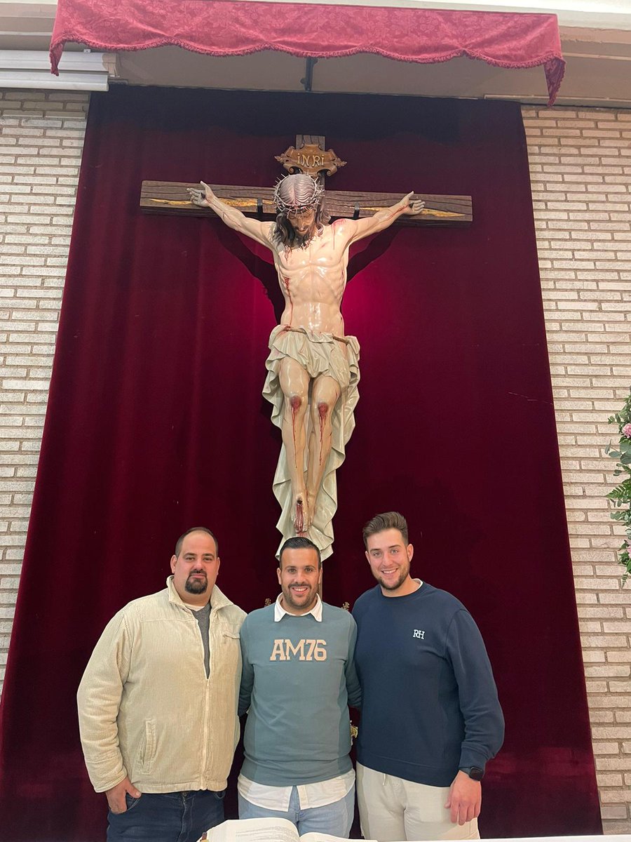 En la tarde de ayer, recibíamos la visita del director de nuestra banda <a href="/MonteCalvario_/">𝐌𝐨𝐧𝐭𝐞 𝐂𝐚𝐥𝐯𝐚𝐫𝐢𝐨</a> en la iglesia de María Auxiliadora, en la que pudimos intercambiar impresiones de cara al próximo Jueves Santo y consolidar la relación entre banda y Hermandad.
