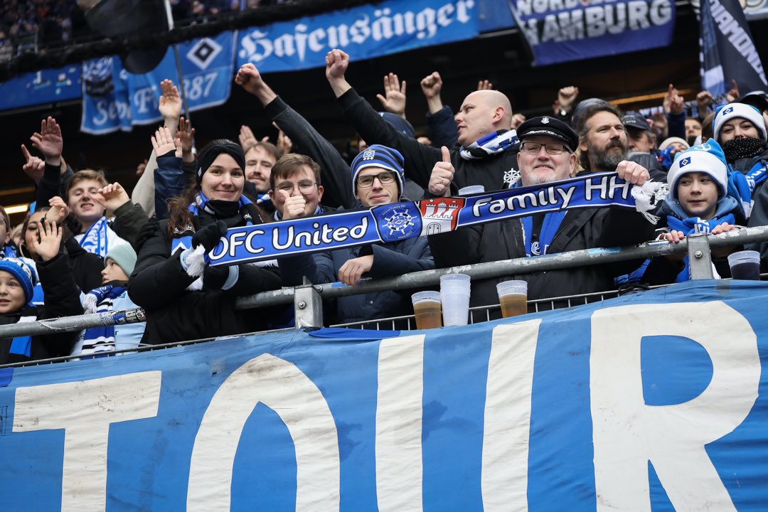 FotoMatze's tweet photo. Schön dass ihr alle da wart! 🔵⚪️⚫️
#hsvscp #nurderhsv #bestefans https://t.co/XKKOT959MV