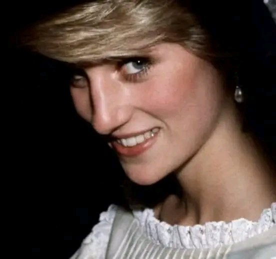 mo_hsink's tweet photo. @fasc1nate In the world full of Kardashians Be a Diana! https://t.co/A1DXXEosJa